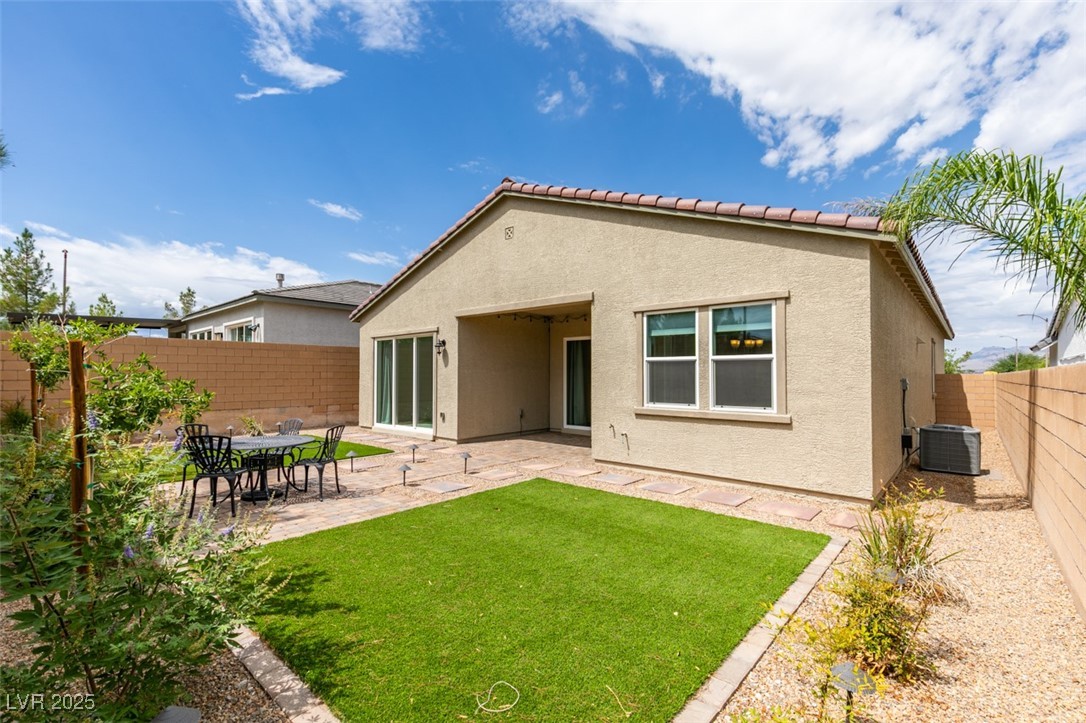 9993 Skye Gazer Avenue