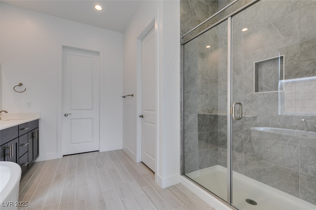 9993 Skye Gazer Avenue