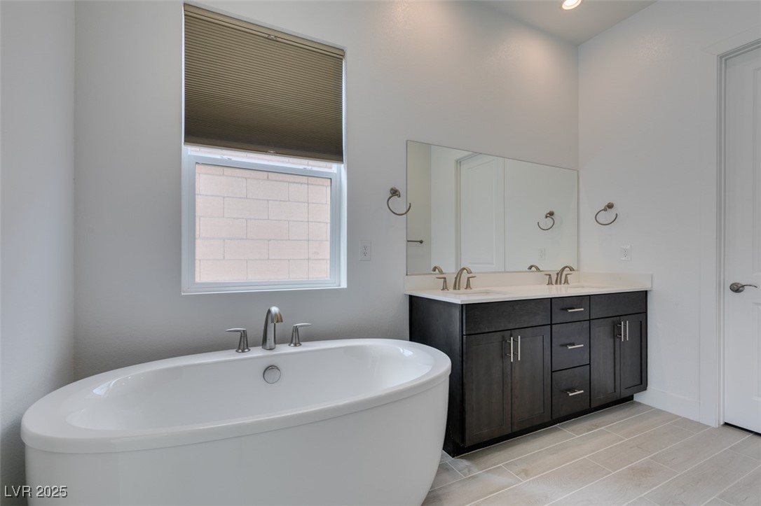 9993 Skye Gazer Avenue