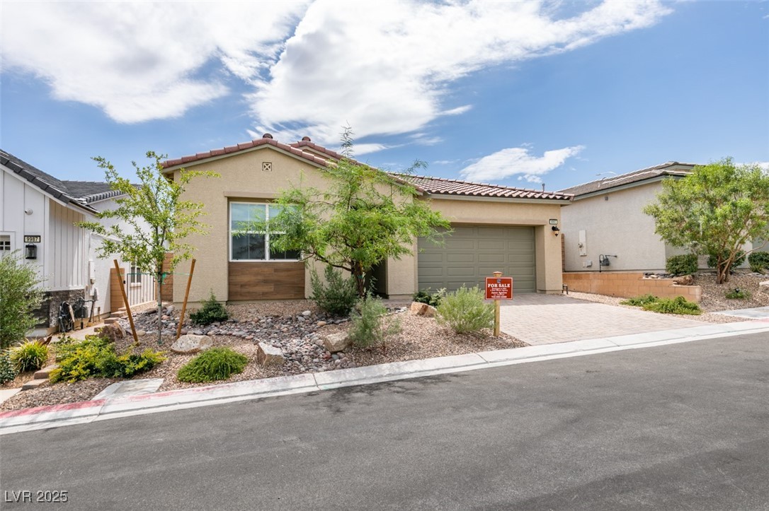 9993 Skye Gazer Avenue