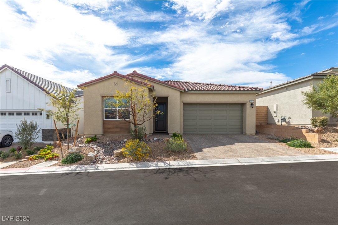 9993 Skye Gazer Avenue