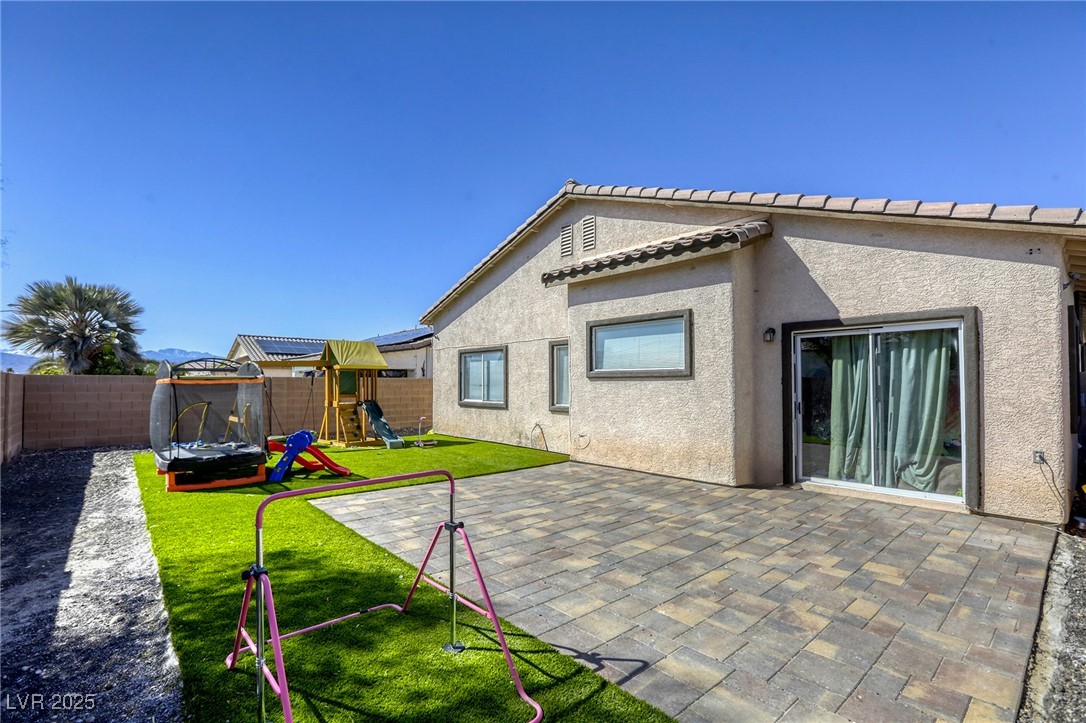 1809 Lazy Hill Ranch Way