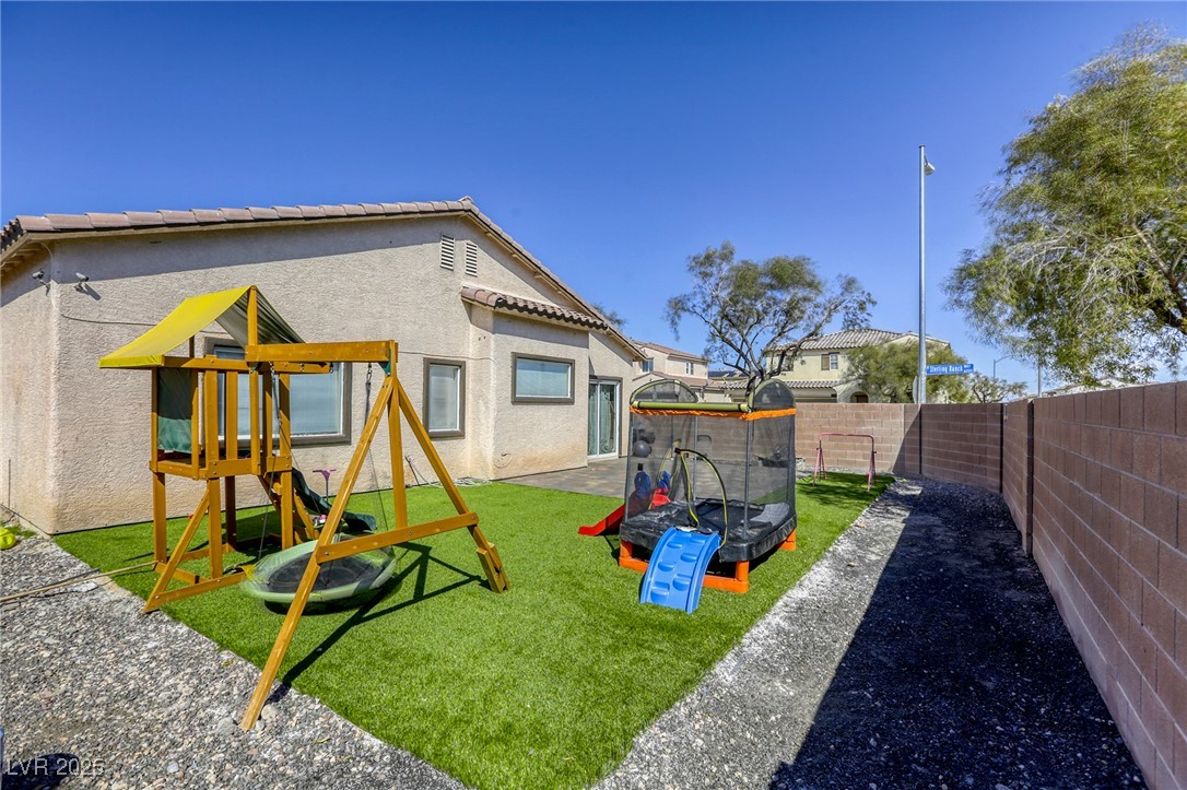 1809 Lazy Hill Ranch Way