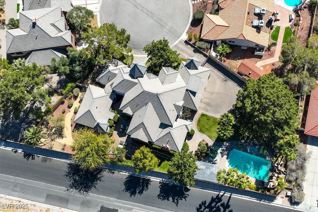 3111 Coachlight Circle