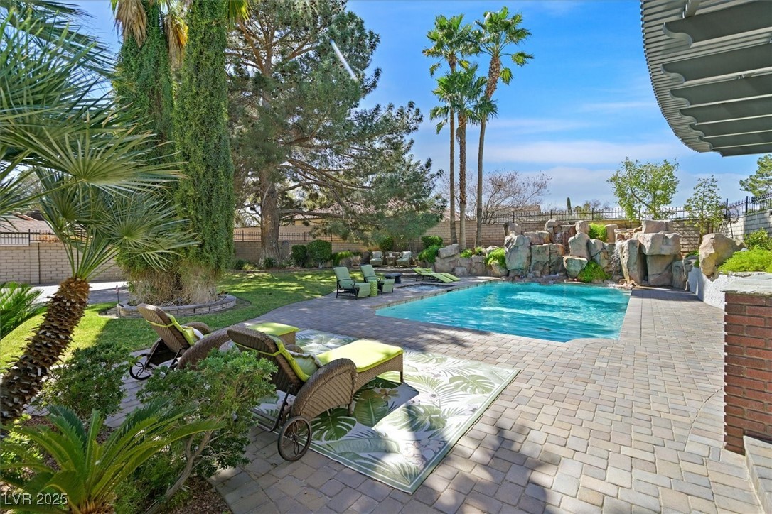 3111 Coachlight Circle