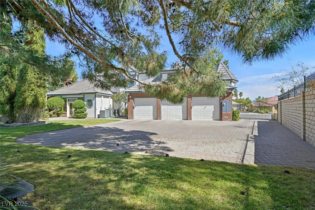 3111 Coachlight Circle