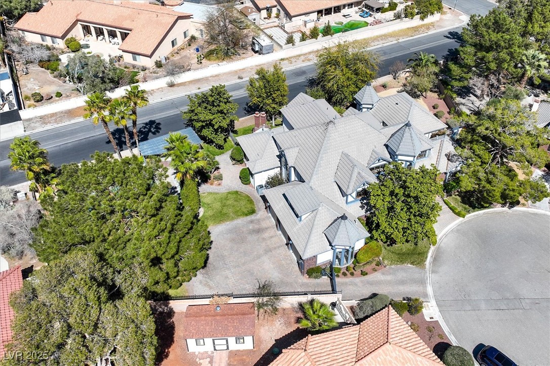 3111 Coachlight Circle