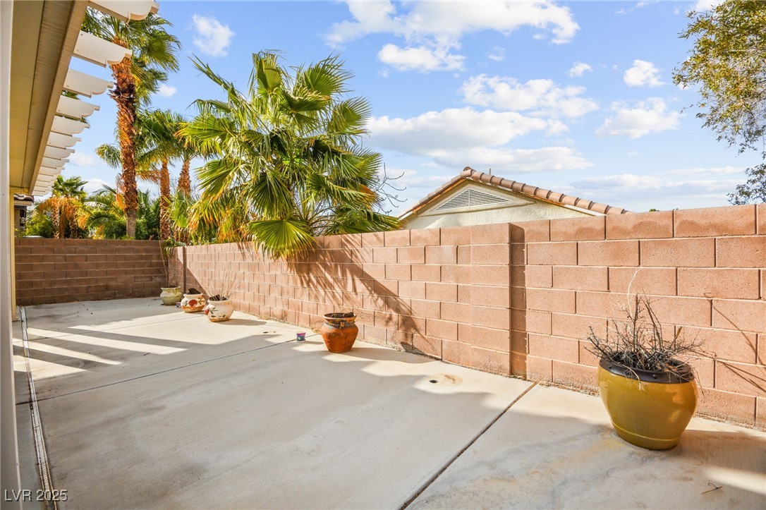 1184 Warm Canyon Way