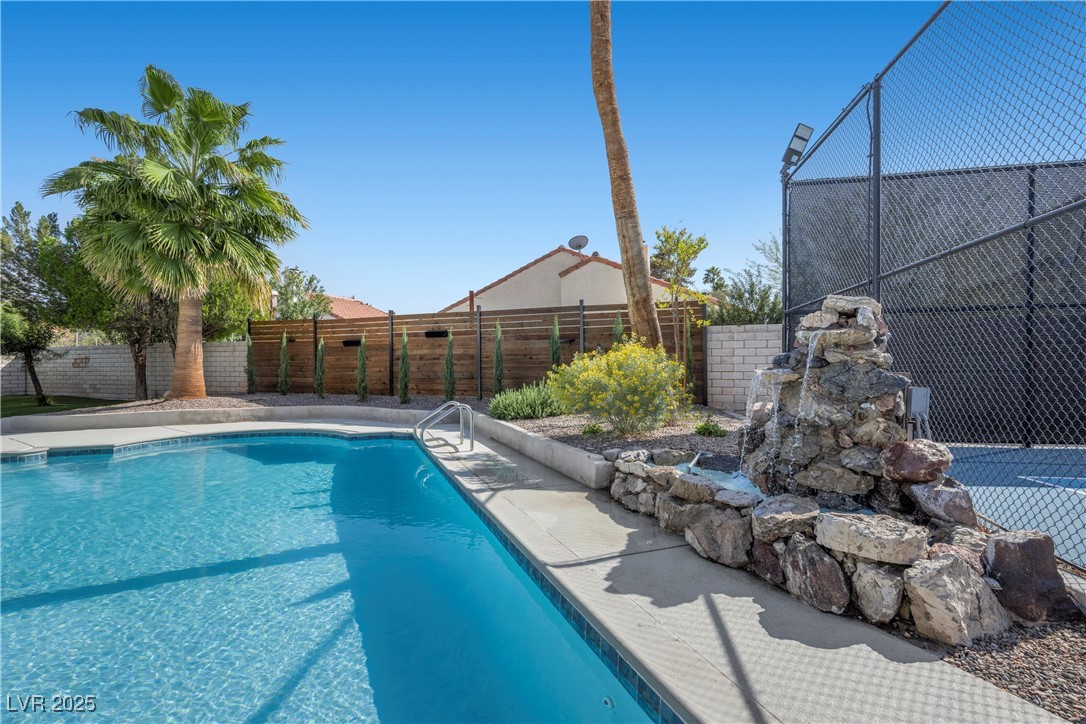 1912 Calanda Court