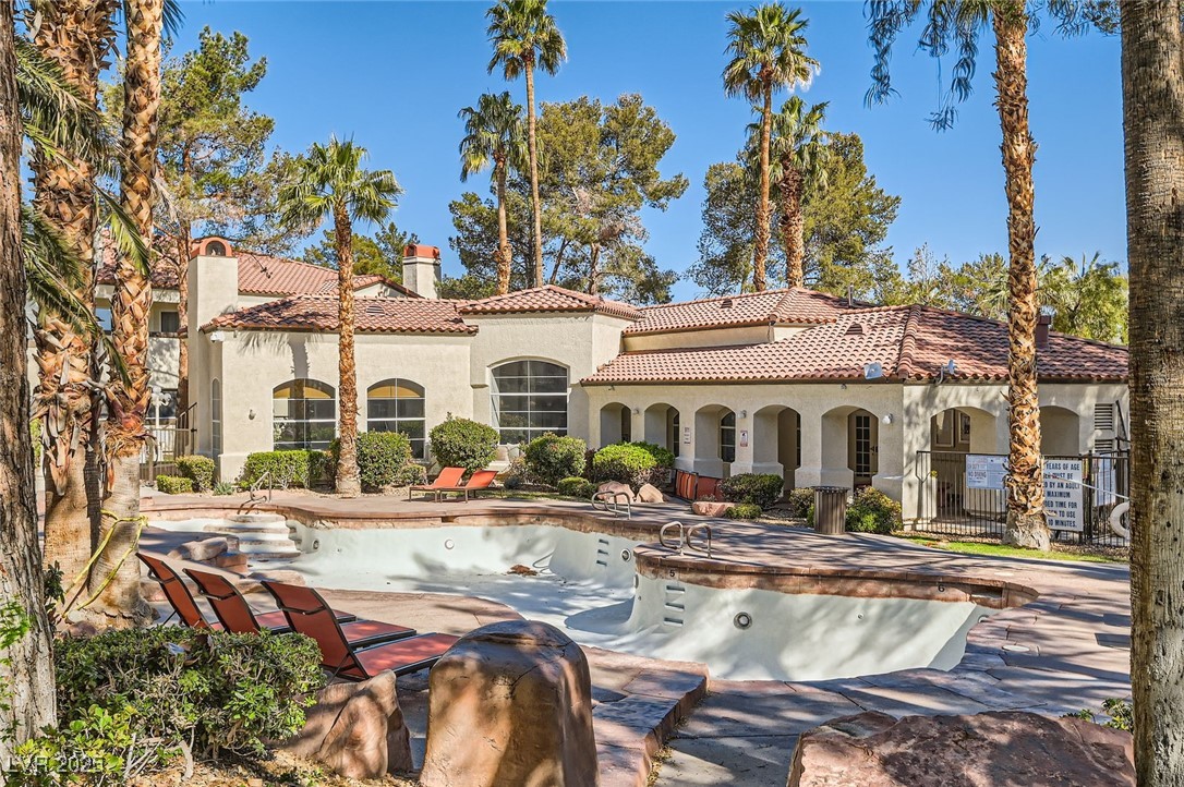 2975 Bluegrass Lane 412