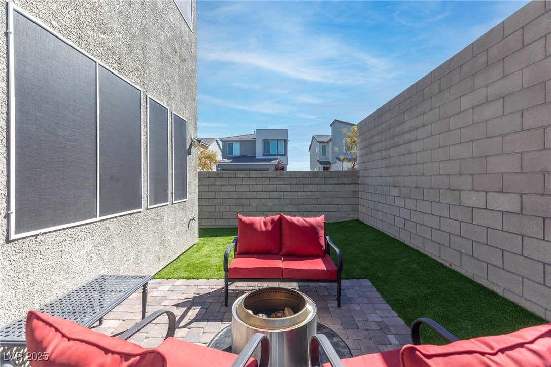 10165 Canyon Mantle Street