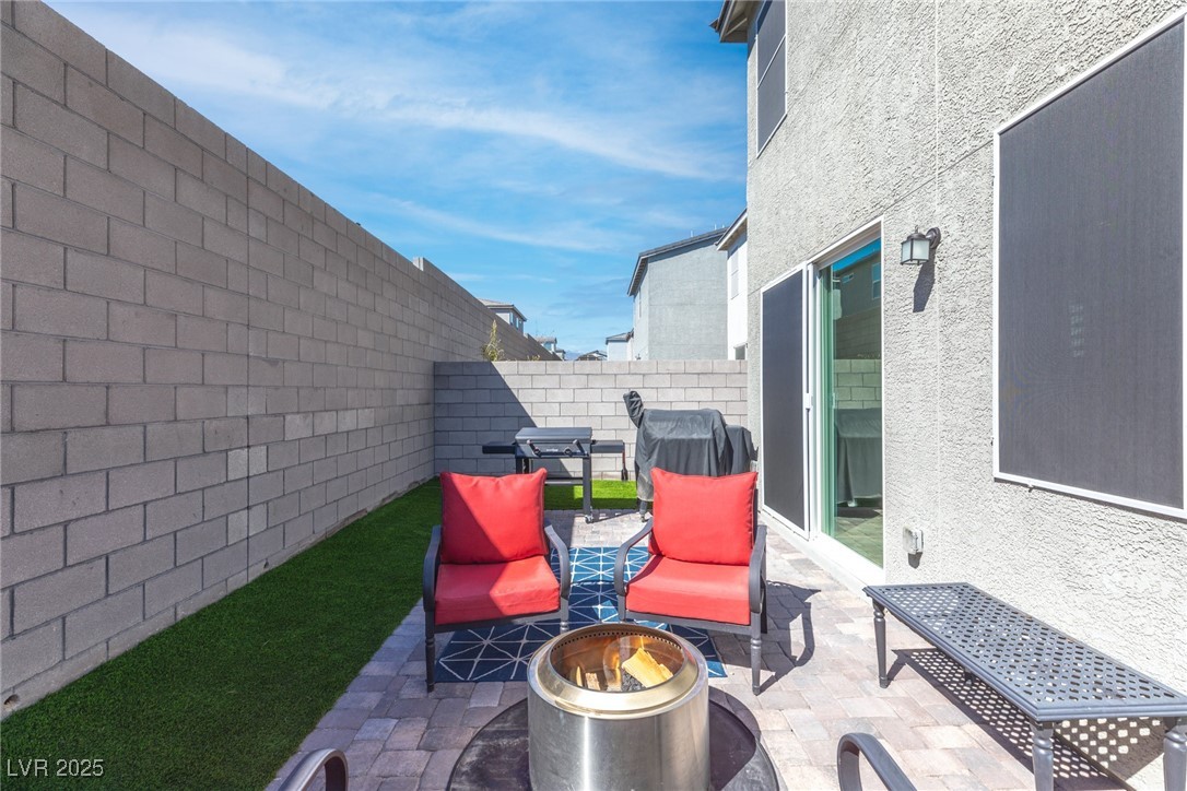 10165 Canyon Mantle Street