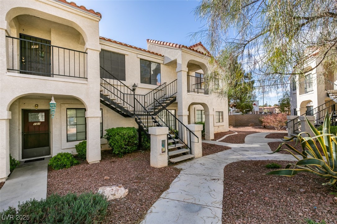4866 Nara Vista Way 202