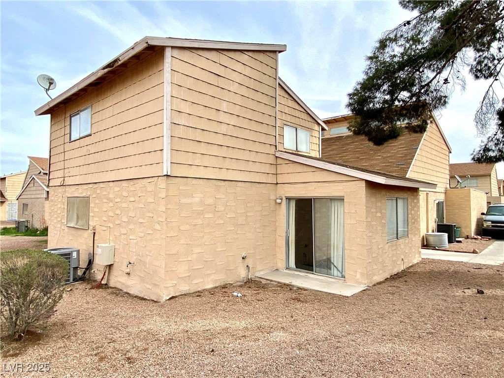 5245 Golden Lane