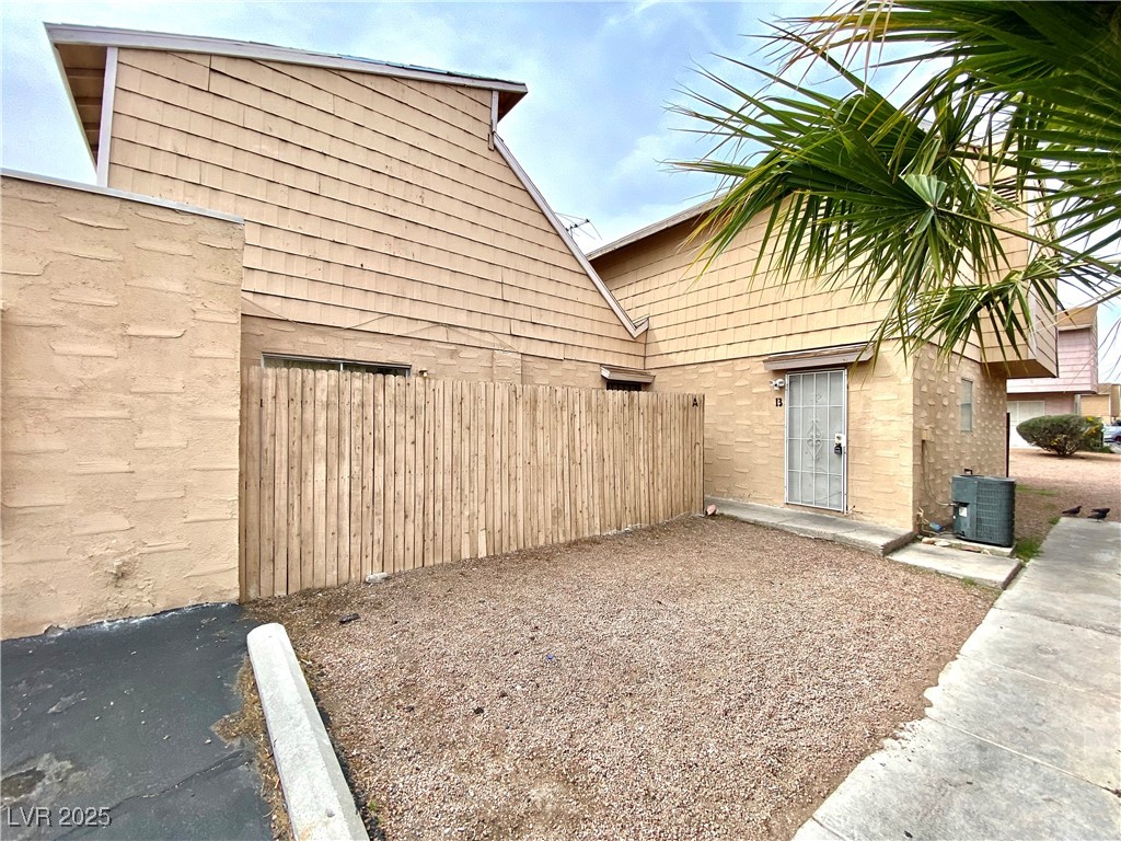 5245 Golden Lane