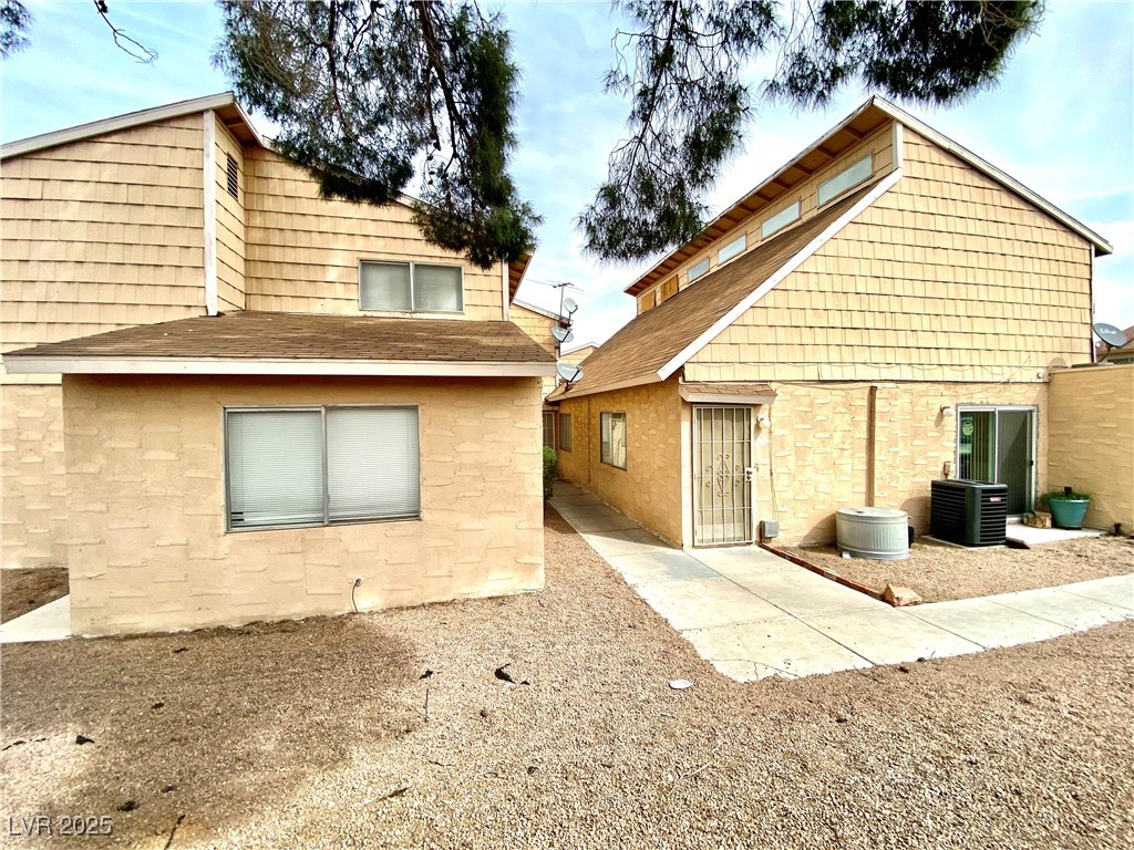 5245 Golden Lane