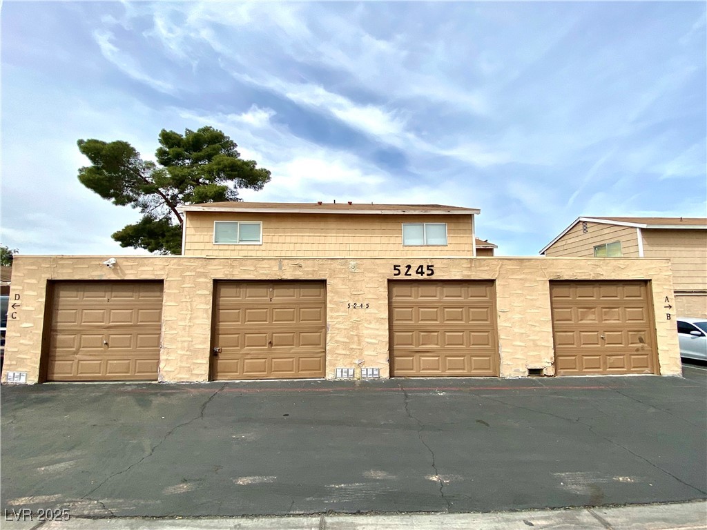 5245 Golden Lane