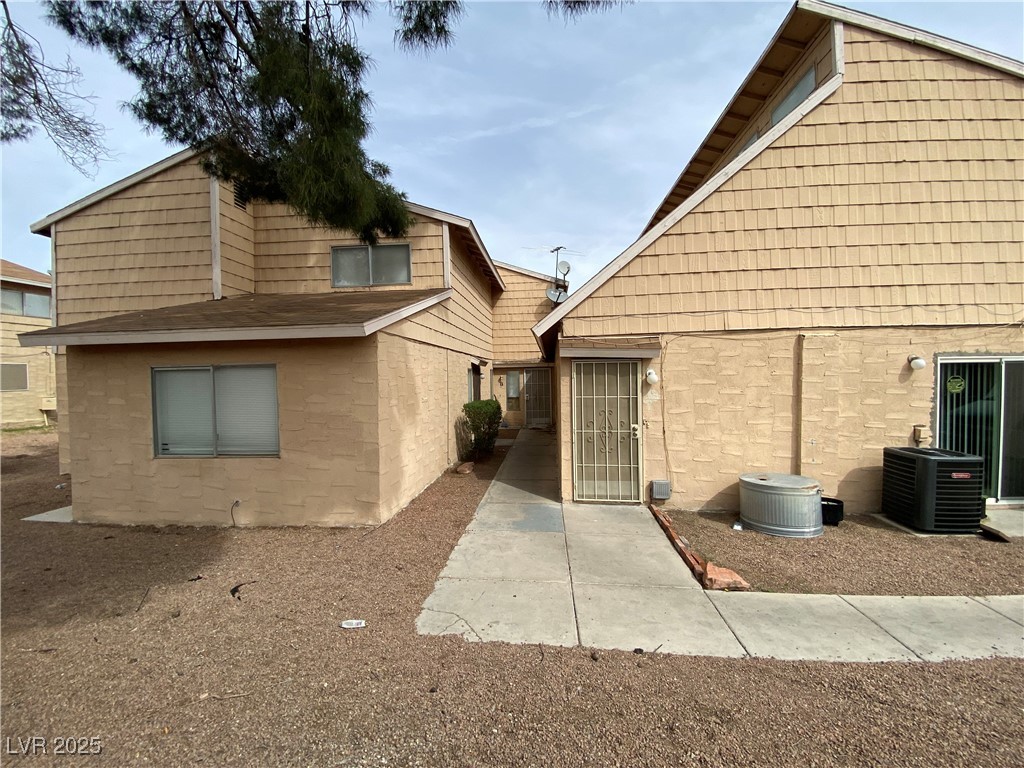 5245 Golden Lane