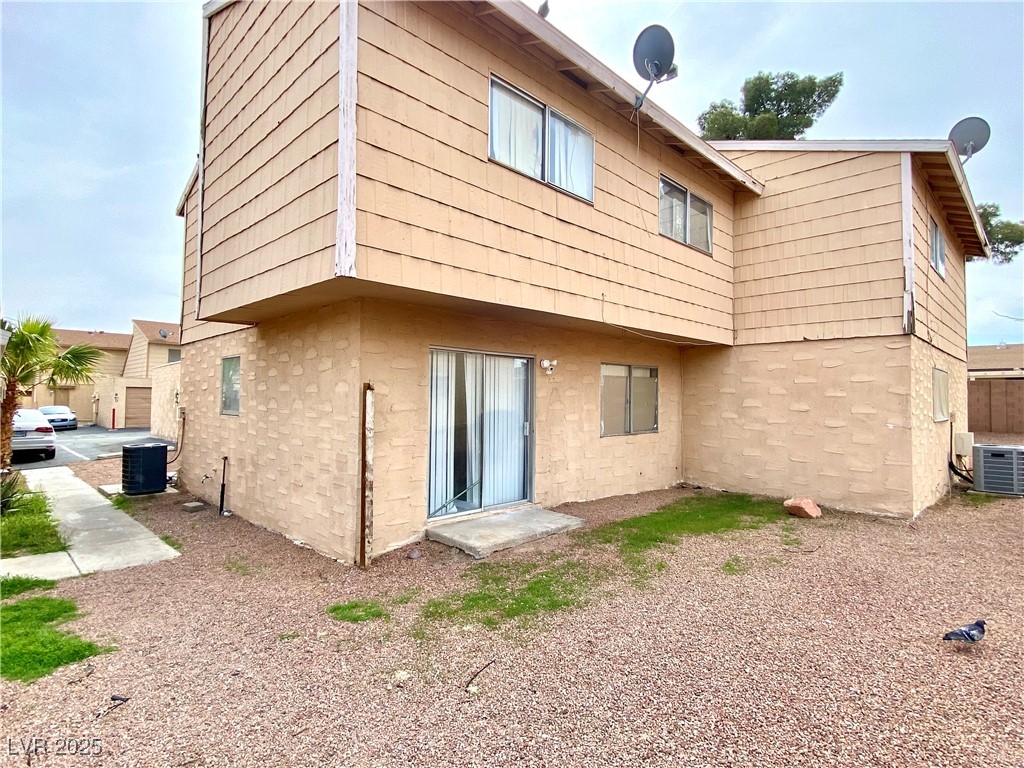 5245 Golden Lane