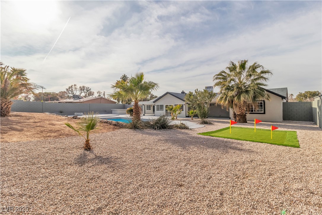2749 Horseshoe Drive