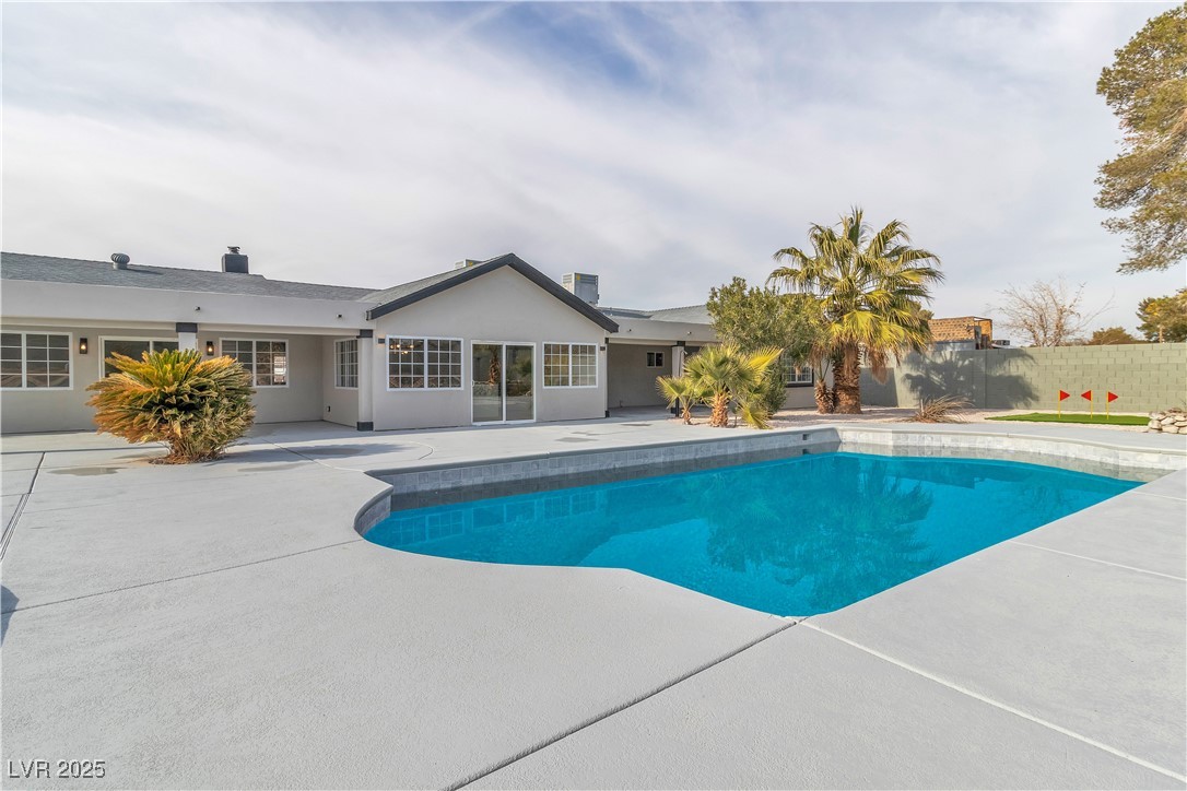 2749 Horseshoe Drive