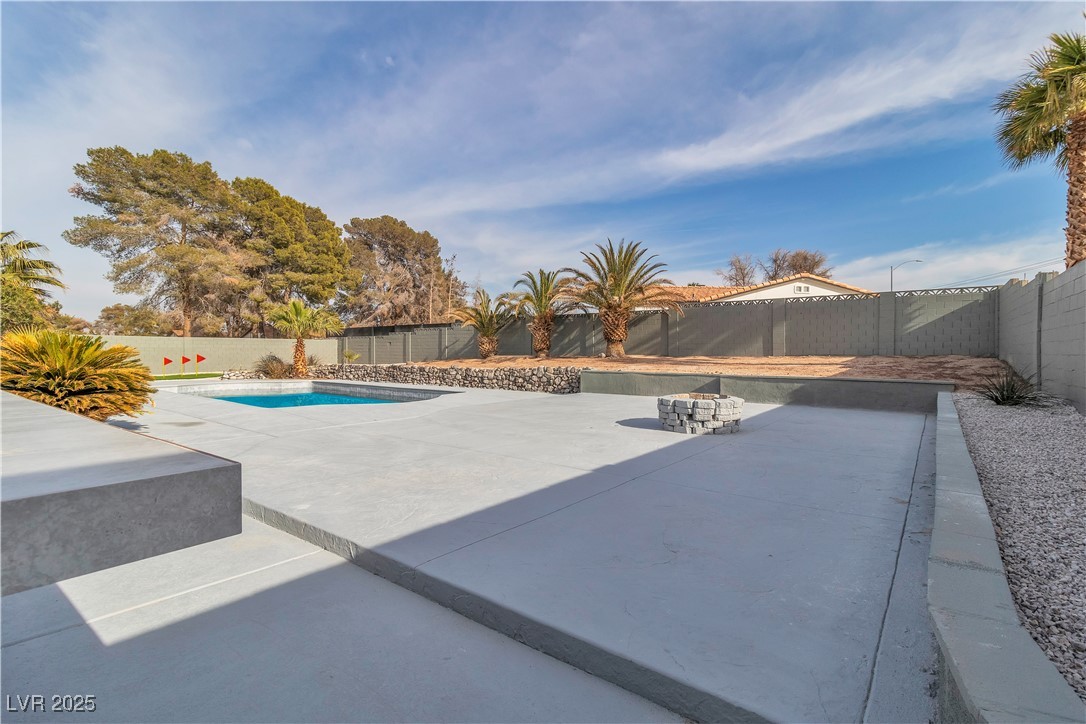 2749 Horseshoe Drive