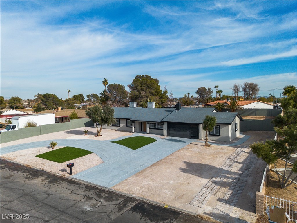 2749 Horseshoe Drive