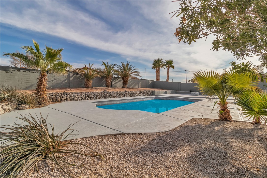 2749 Horseshoe Drive