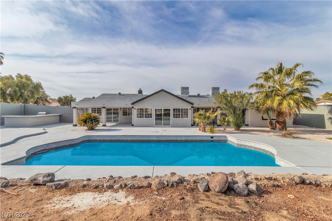 2749 Horseshoe Drive