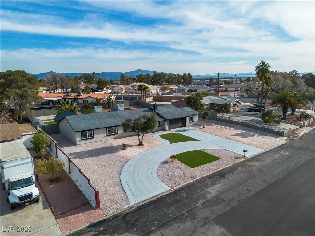 2749 Horseshoe Drive