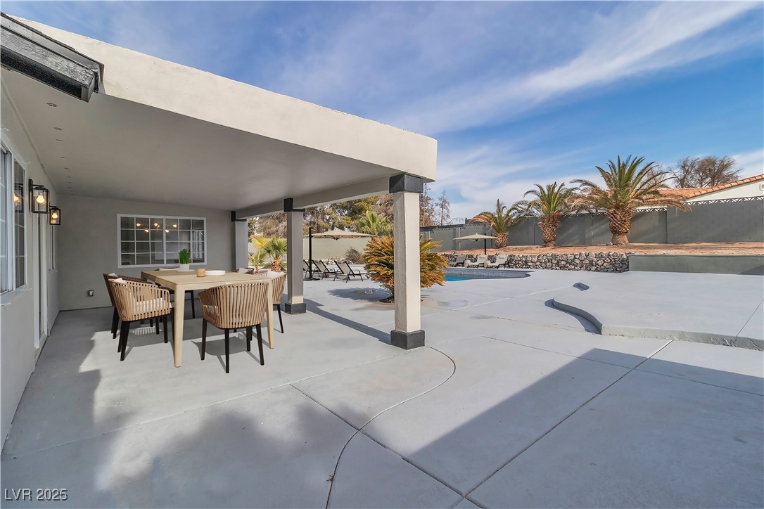 2749 Horseshoe Drive
