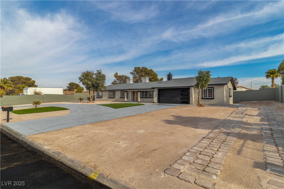 2749 Horseshoe Drive