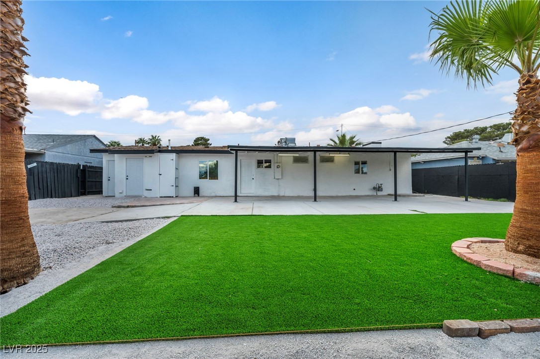 525 Essex West Drive