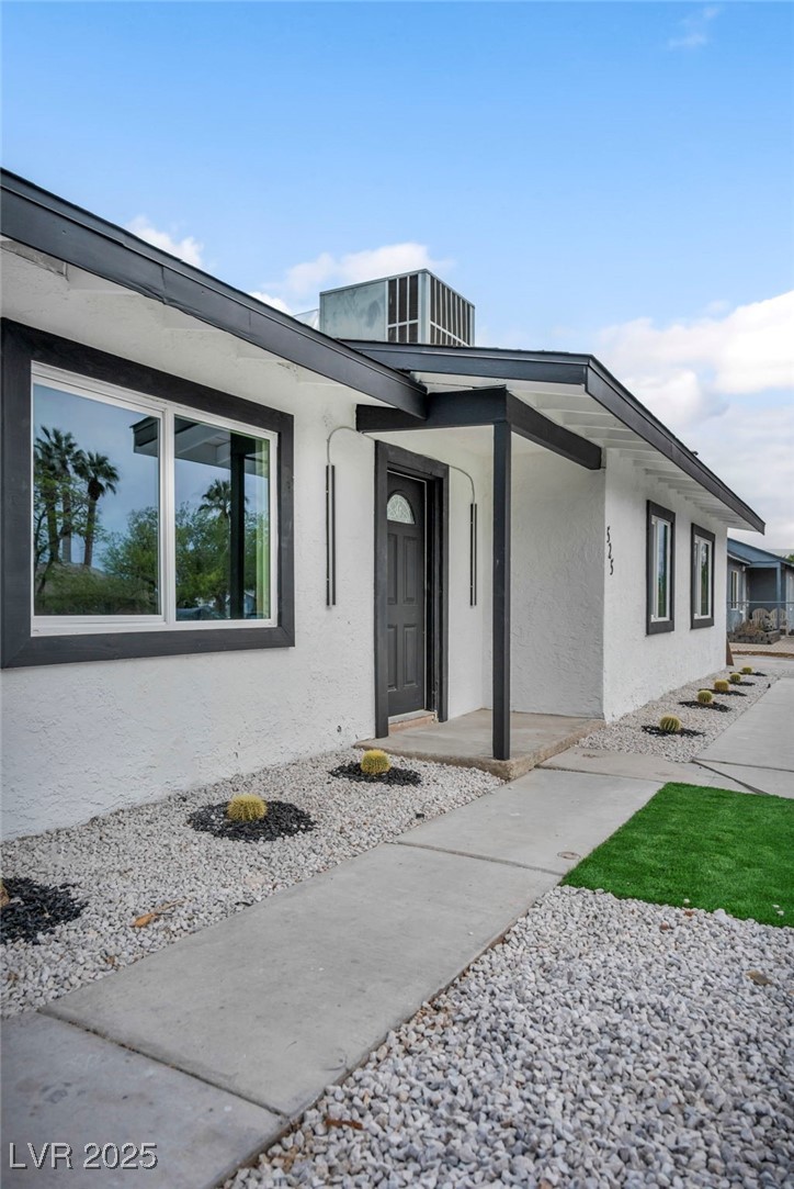 525 Essex West Drive