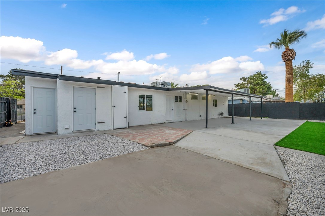 525 Essex West Drive