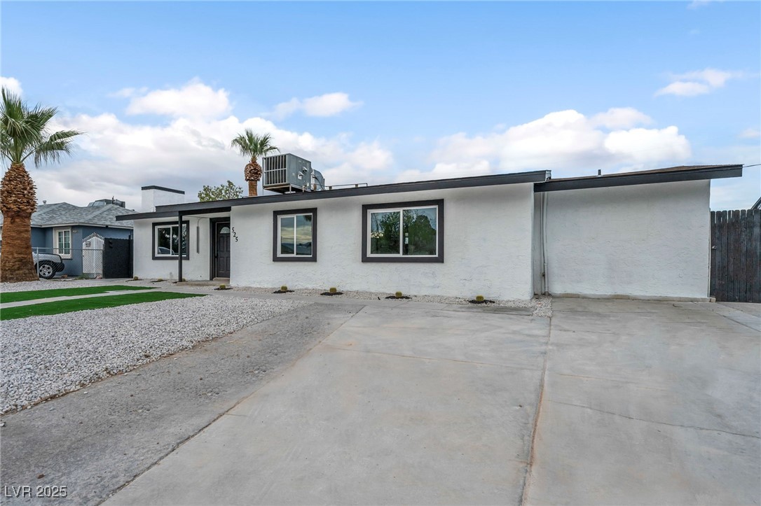 525 Essex West Drive
