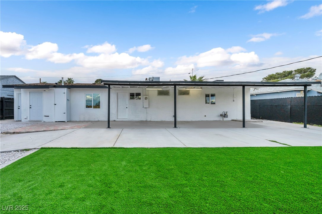 525 Essex West Drive