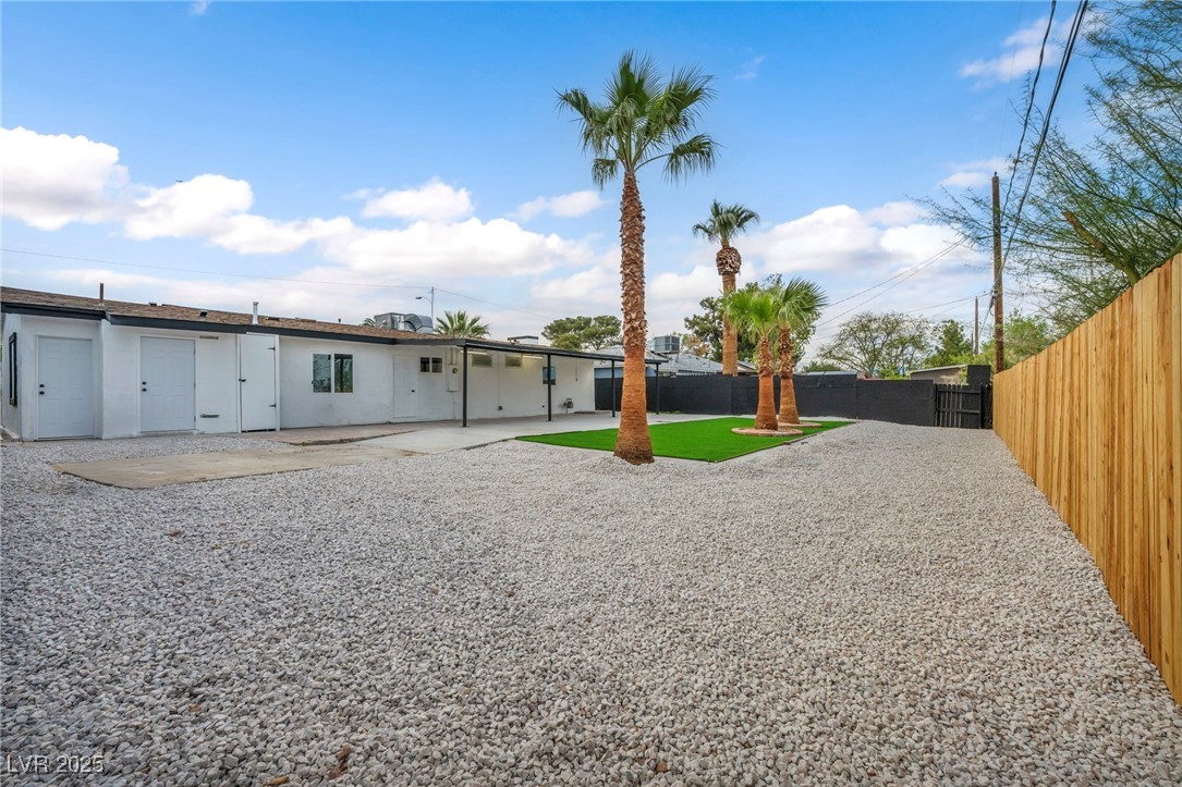 525 Essex West Drive