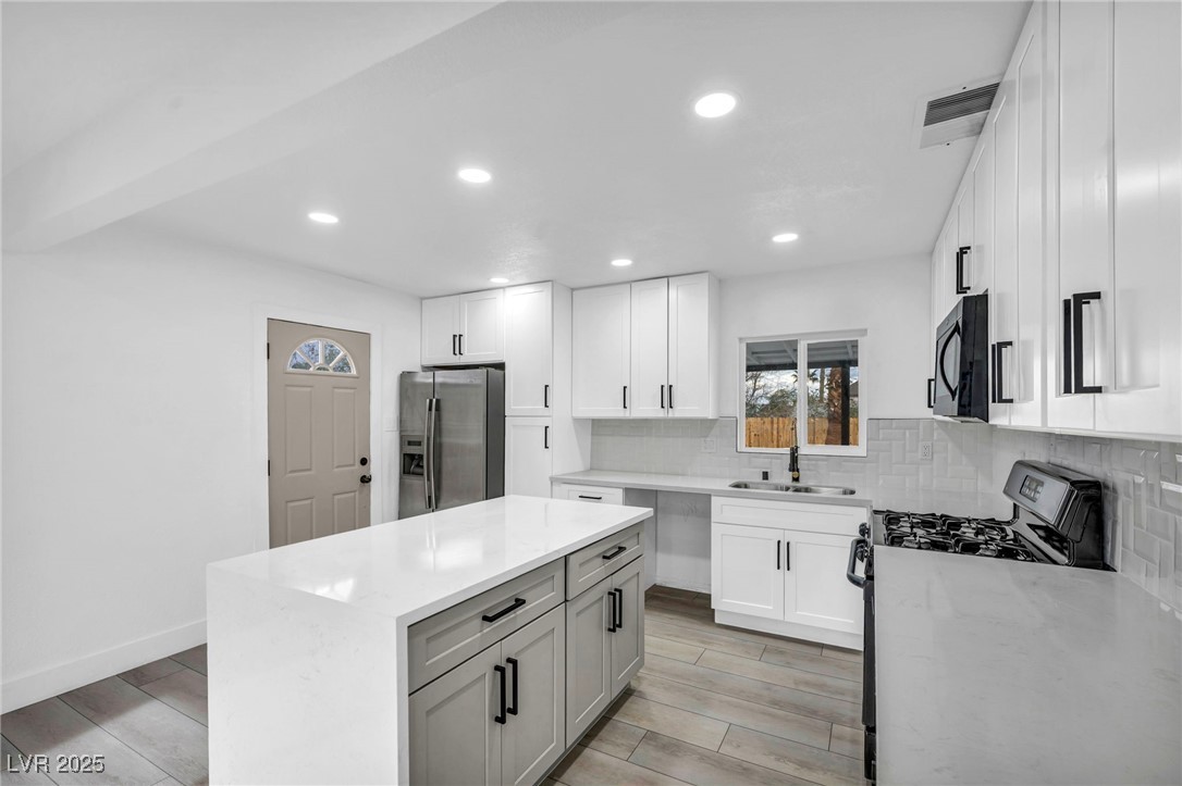 525 Essex West Drive