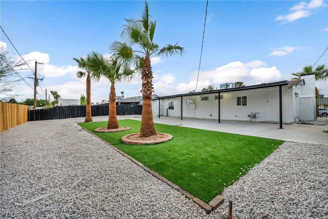 525 Essex West Drive