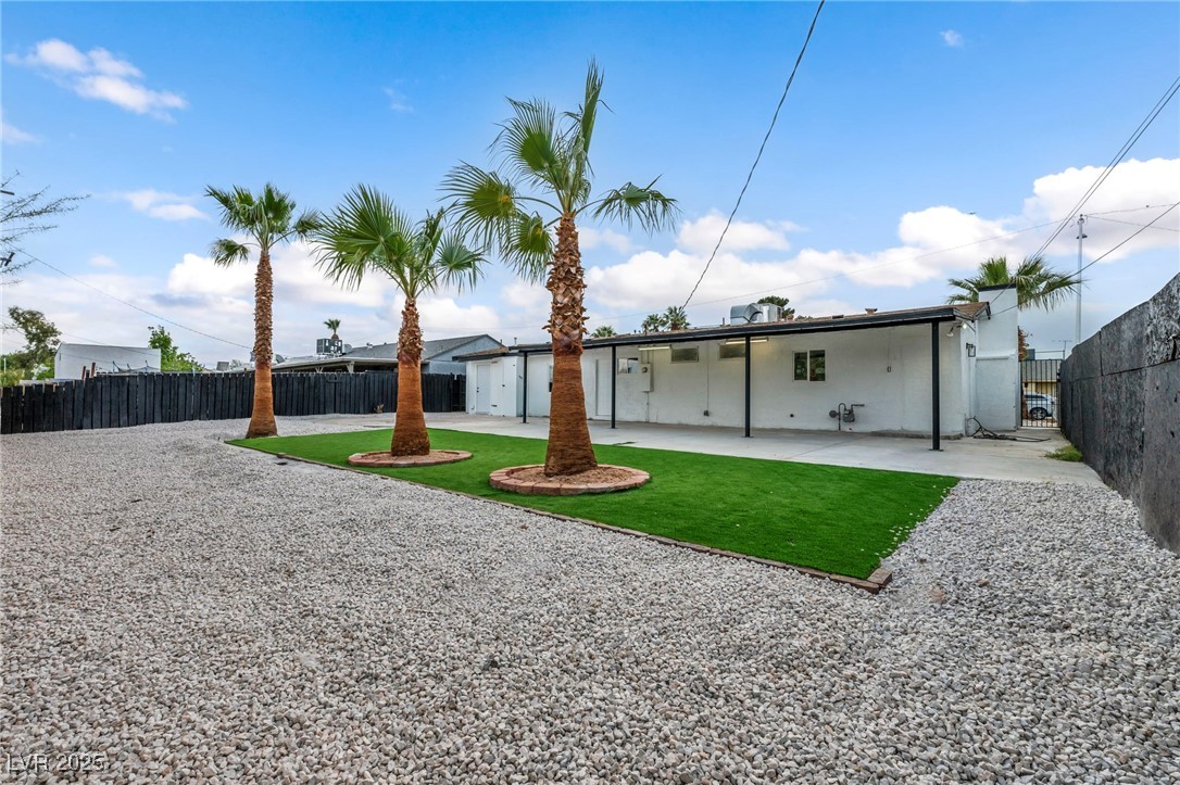 525 Essex West Drive