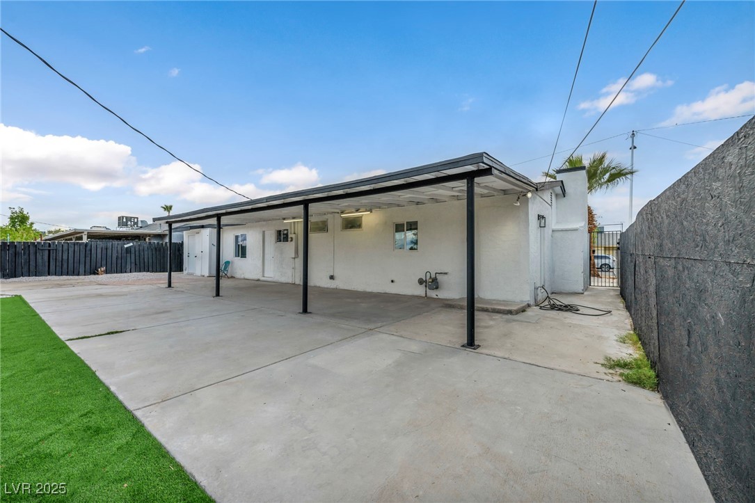 525 Essex West Drive