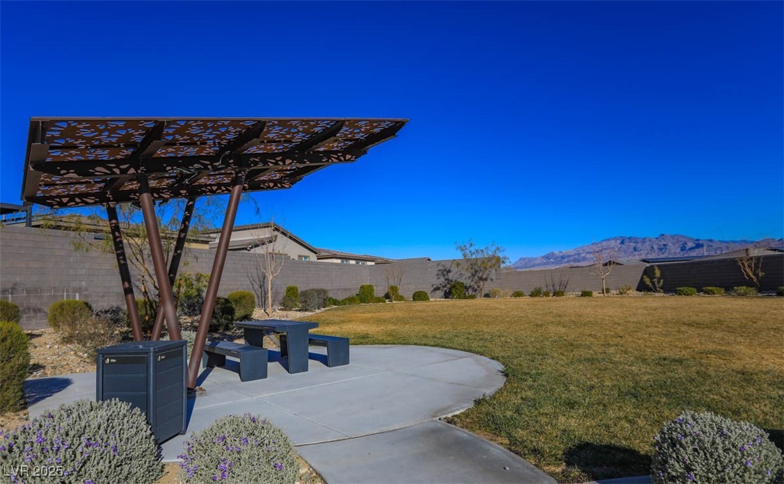 9428 Noble Fir Ridge Avenue