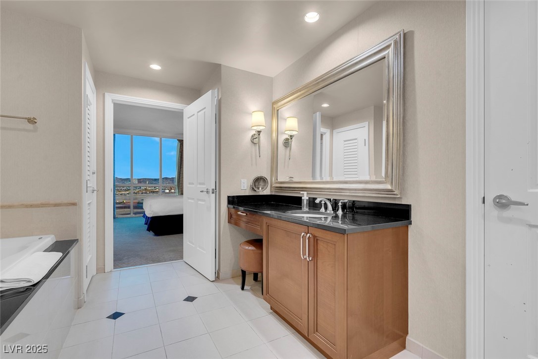 125 East HARMON Avenue 2220