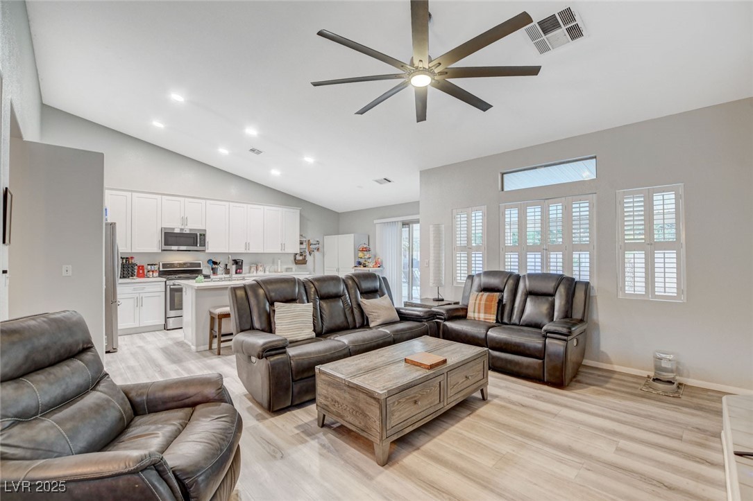 1078 Sandstone Canyon Street