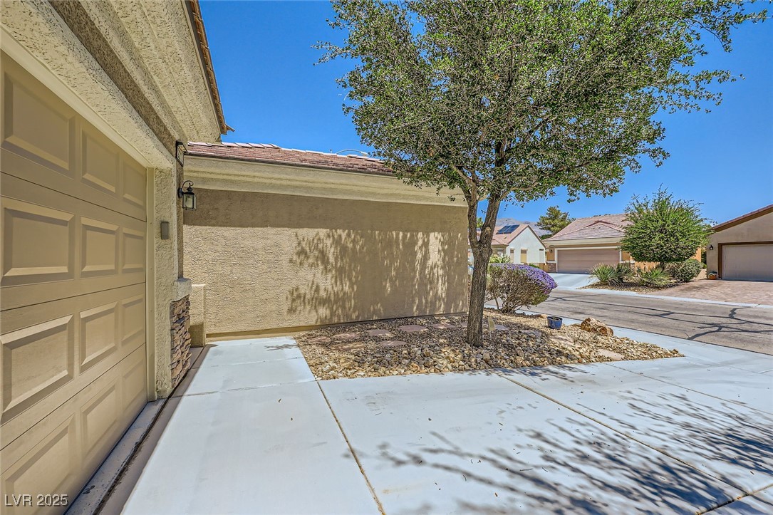 2213 Carrier Dove Way