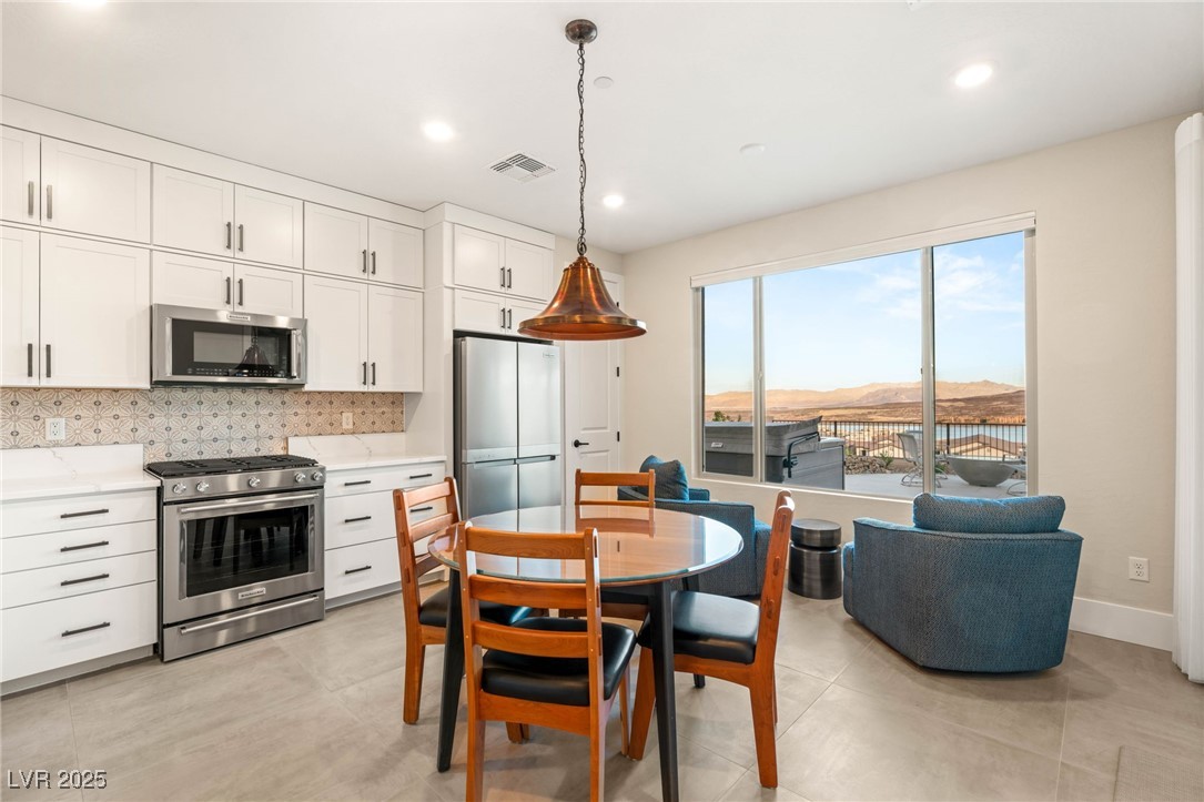 46 Lake Bluff Court