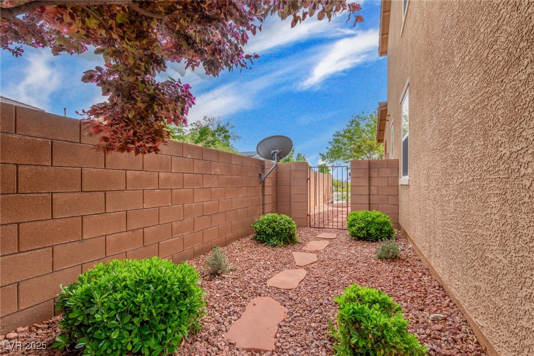 10528 Emerald Path Avenue