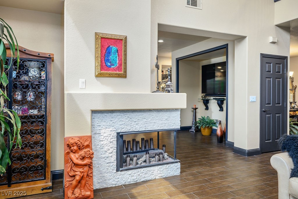 301 NEW RIVER Circle