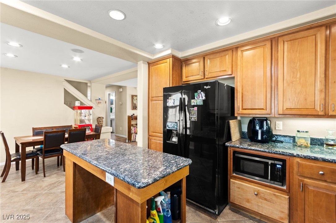 5219 Grape Leaf Avenue